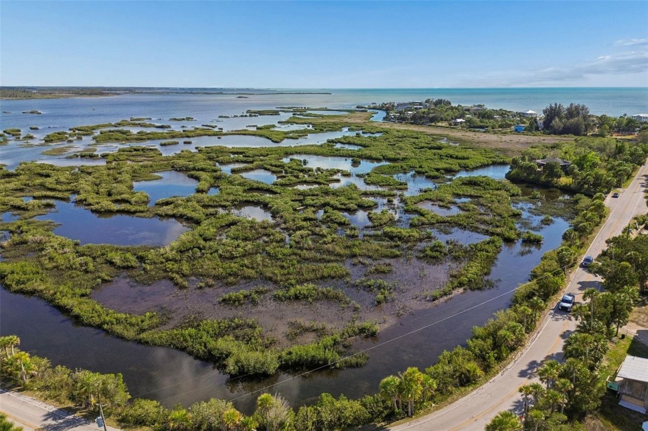 10501 Pine Island Drive , Weeki Wachee, FL 34607 Photo