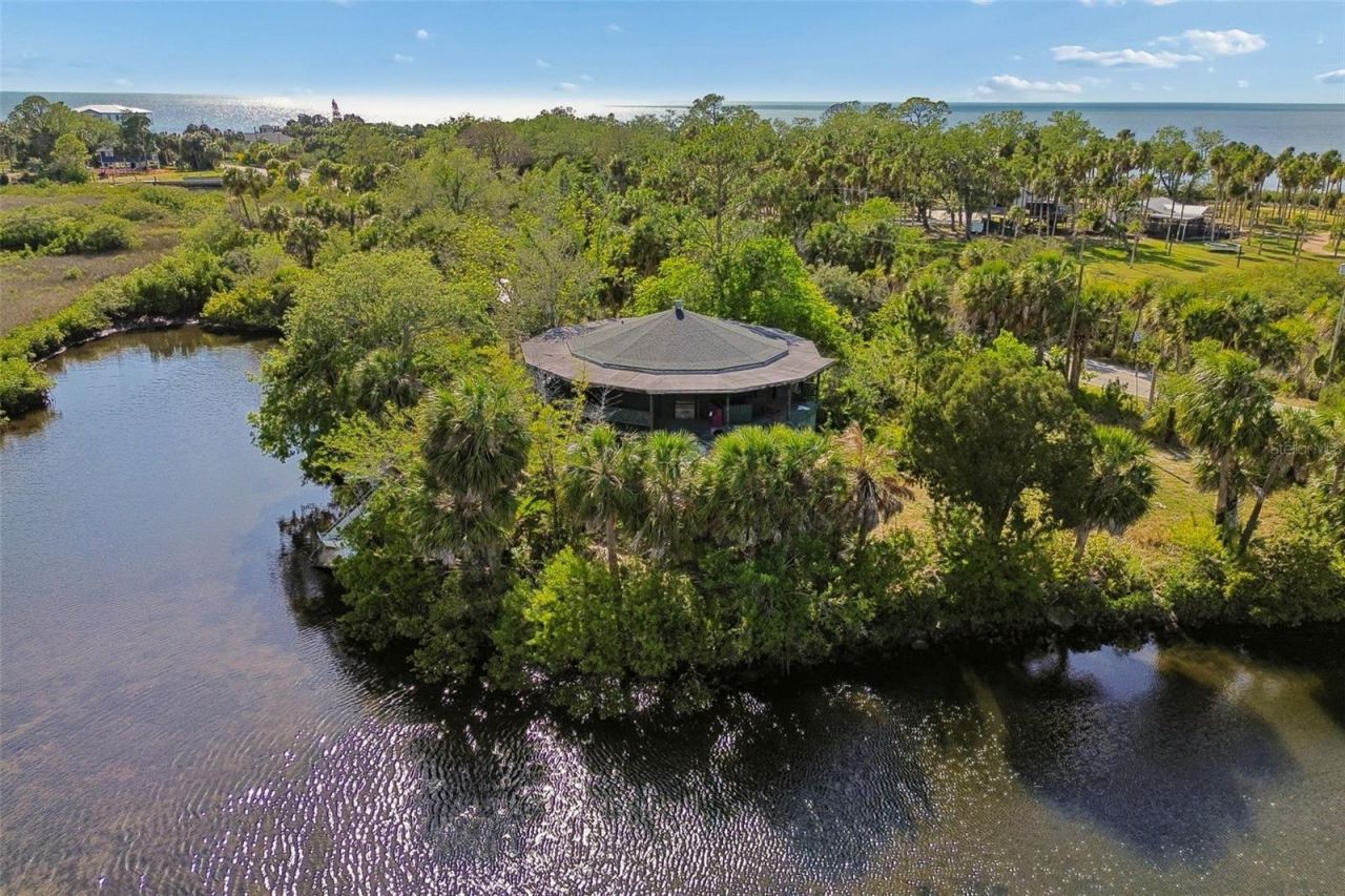 10501 Pine Island Drive , Weeki Wachee, FL 34607 Photo