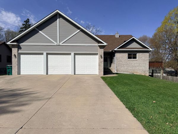 676 12th Avenue NW, New Brighton, MN 55112