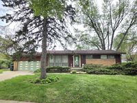 719 W Dresser Drive, Mount Prospect, IL 60056 primary photo