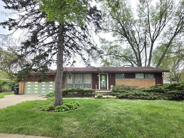 719 W Dresser Drive , Mount Prospect, IL 60056