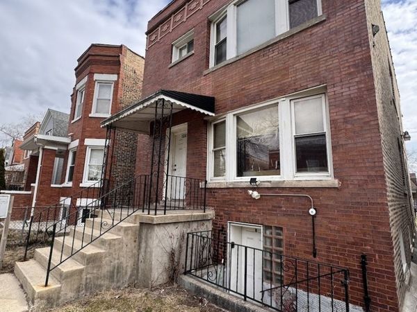 1041 N Central Park Avenue , Chicago, IL 60651