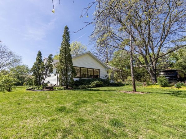 11s104 Jackson Street, Burr Ridge, IL 60527