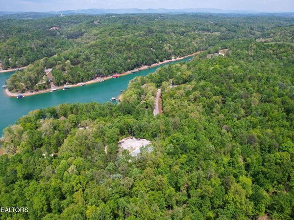 Cove Point Rd, LaFollette, TN 37766