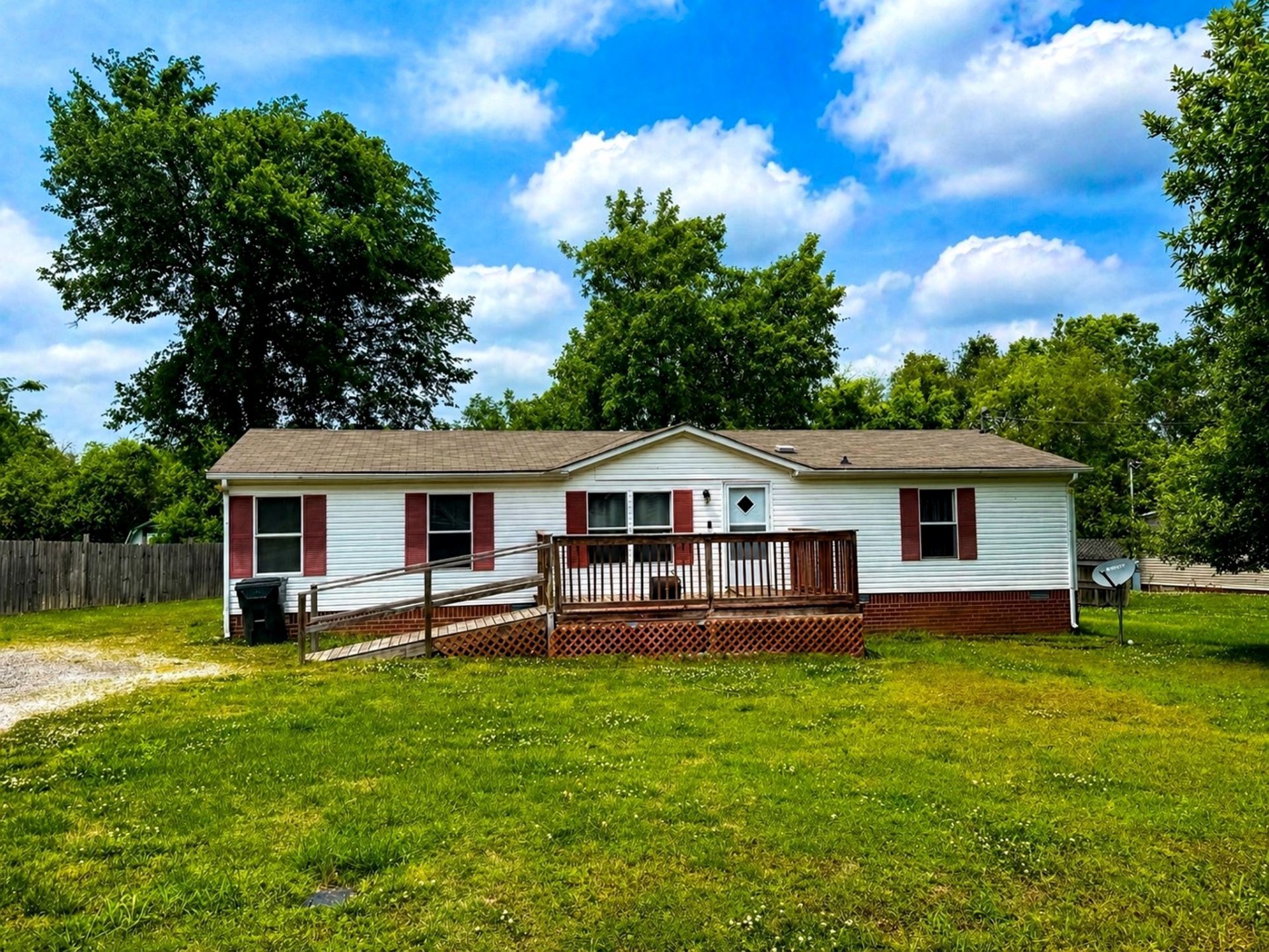 113 A G Myatt Dr, Dickson, TN 37055 Main Photo