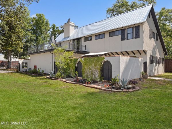 1387 Father Ryan Avenue, Biloxi, MS 39530