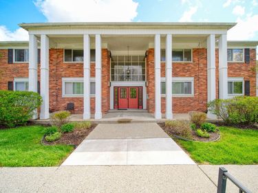 525 Fairbrook Street, Unit 207, Northville, MI 48167