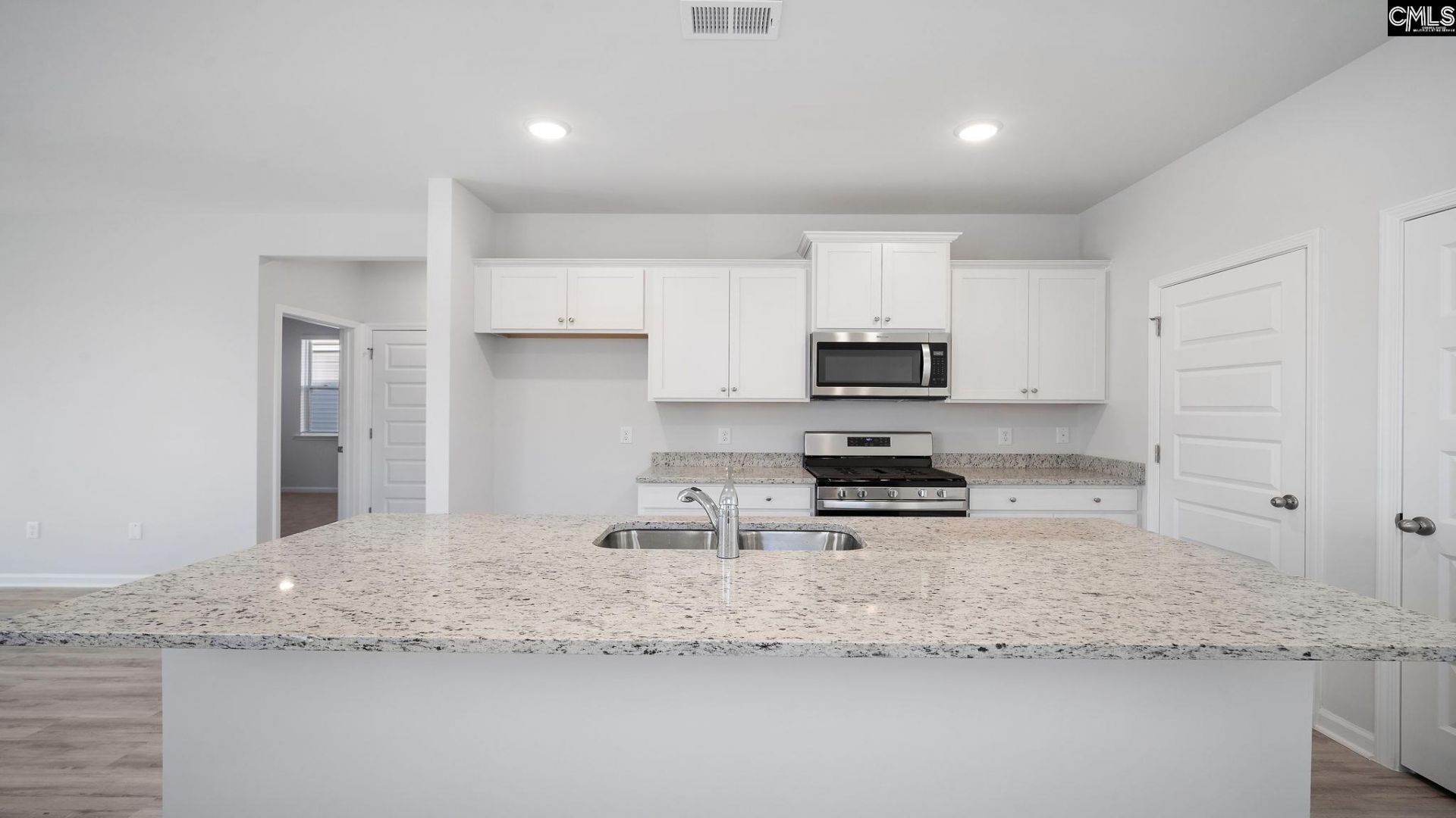 575 Edgetree Drive  Photo 4