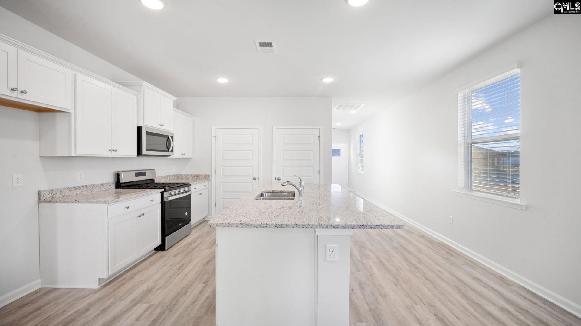 575 Edgetree Drive  Photo 5