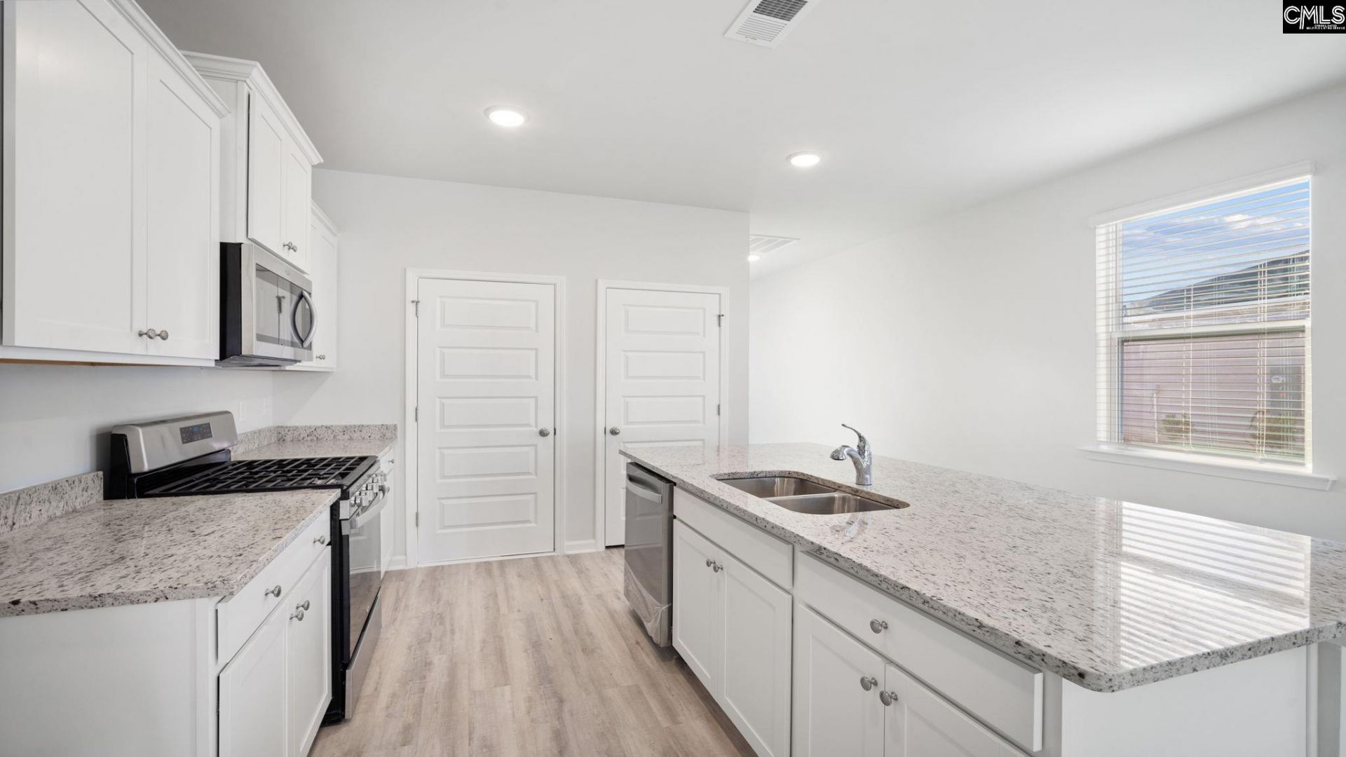 575 Edgetree Drive  Photo 6