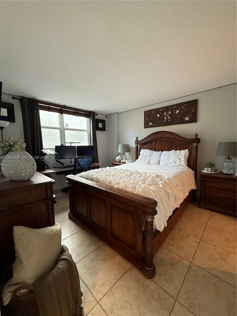401 Ocean Dr , Unit 324, Miami Beach, FL 33139 Photo
