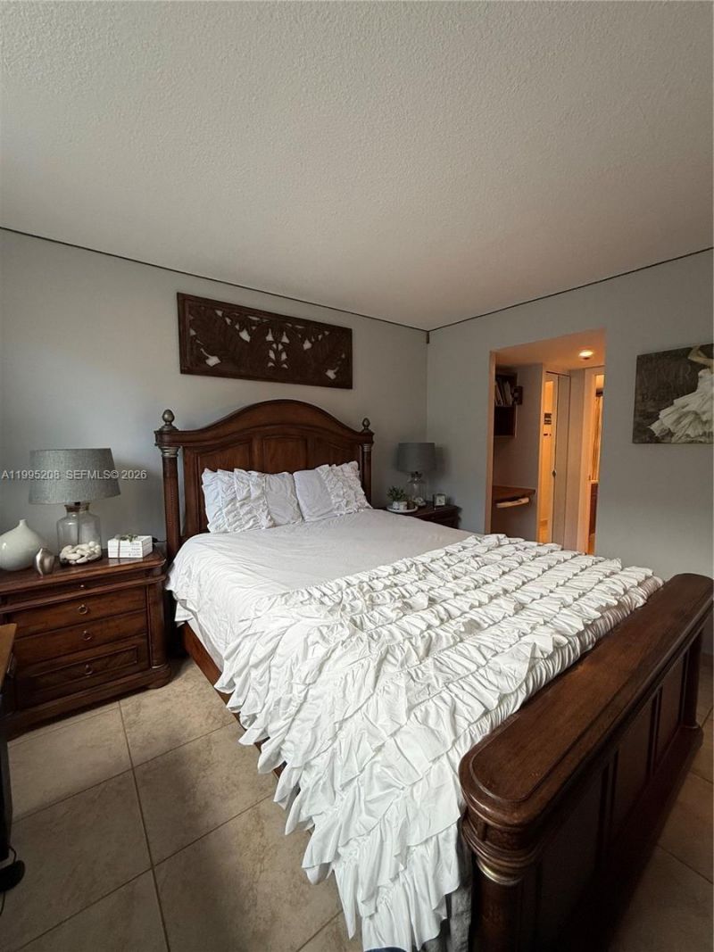 401 Ocean Dr , Unit 324, Miami Beach, FL 33139 Photo