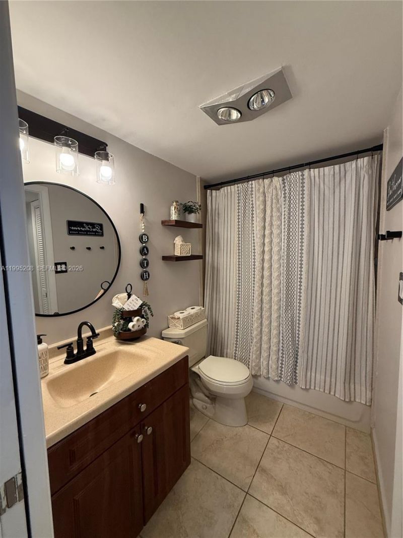401 Ocean Dr , Unit 324, Miami Beach, FL 33139 Photo