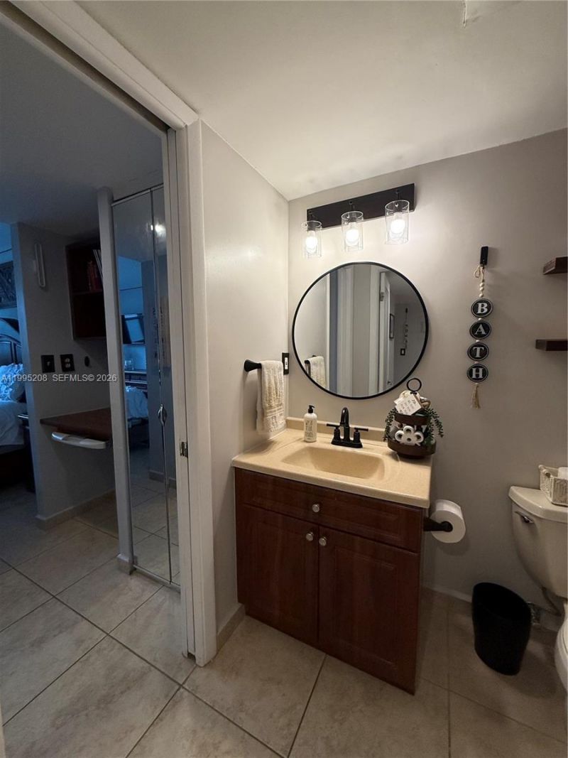 401 Ocean Dr , Unit 324, Miami Beach, FL 33139 Photo
