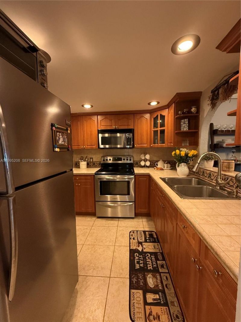 401 Ocean Dr , Unit 324, Miami Beach, FL 33139 Photo