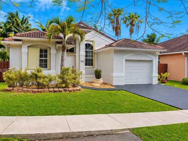 9437 SW 183rd Ter , Palmetto Bay, FL 33157