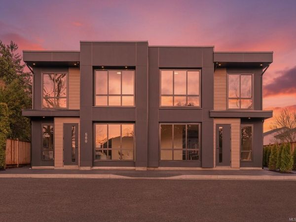 588 Whiteside St, Unit 2, Saanich, BC V8Z 1Y6