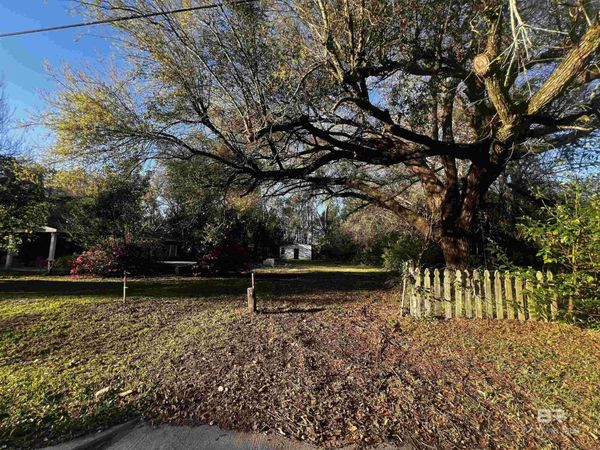 1604 ROBERT E LEE Street, Mobile, AL 36605