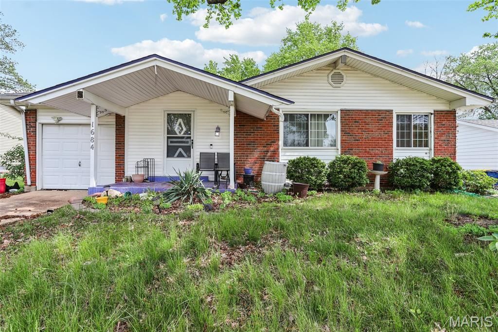 1684 Kew Gardens Drive, Florissant, MO 63031 Main Photo