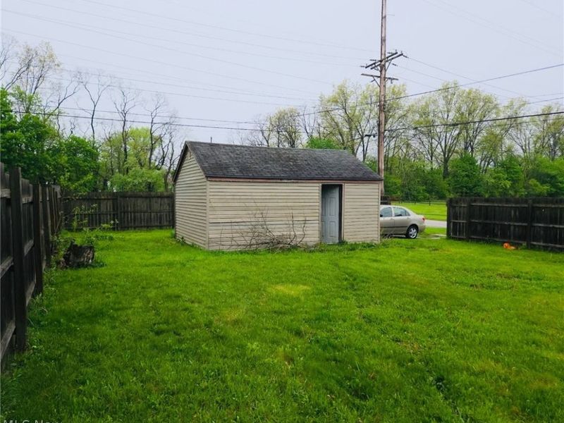 2402 E 35th Street, Lorain, OH 44055 Photo 17