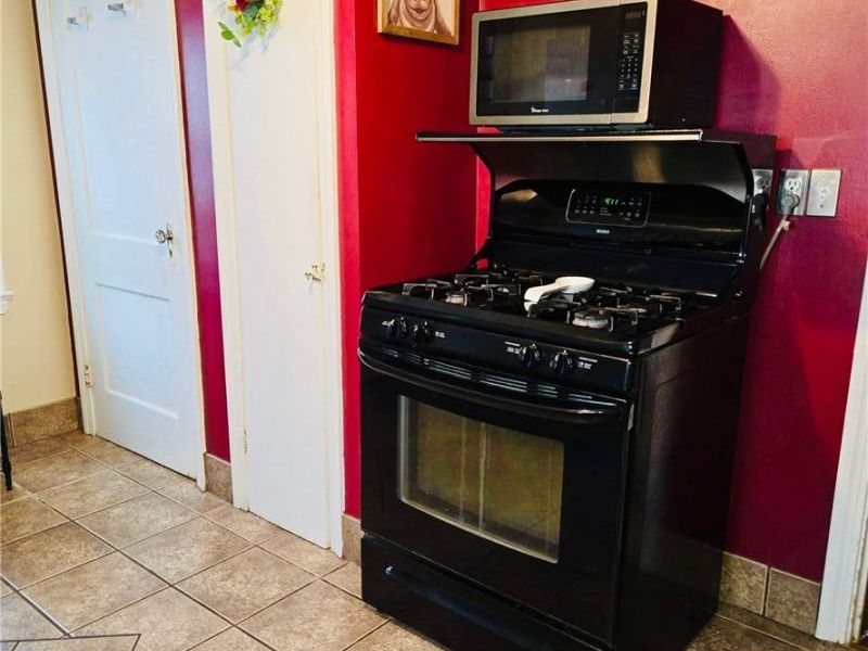 2402 E 35th Street, Lorain, OH 44055 Photo 3