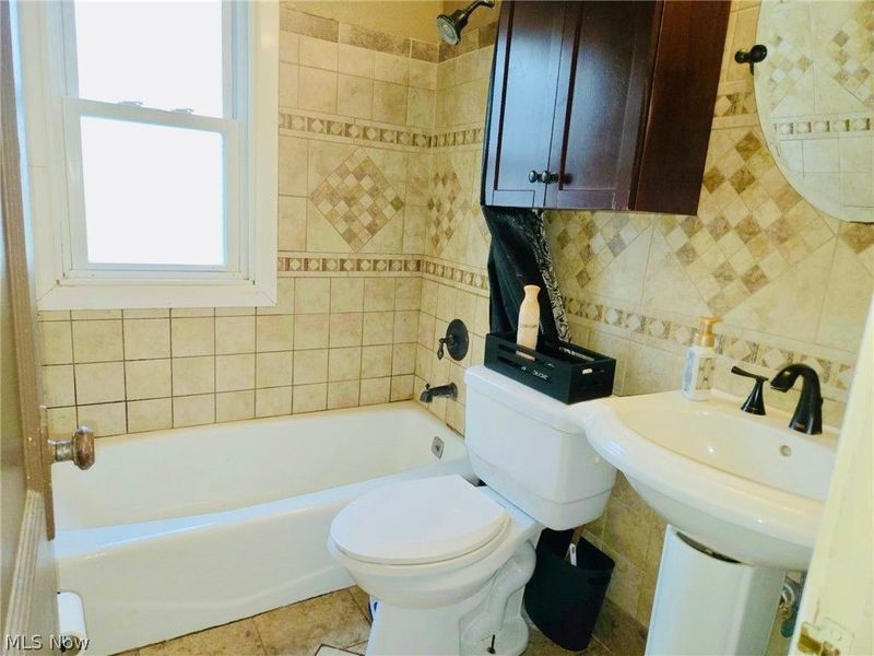 2402 E 35th Street, Lorain, OH 44055 Photo 8