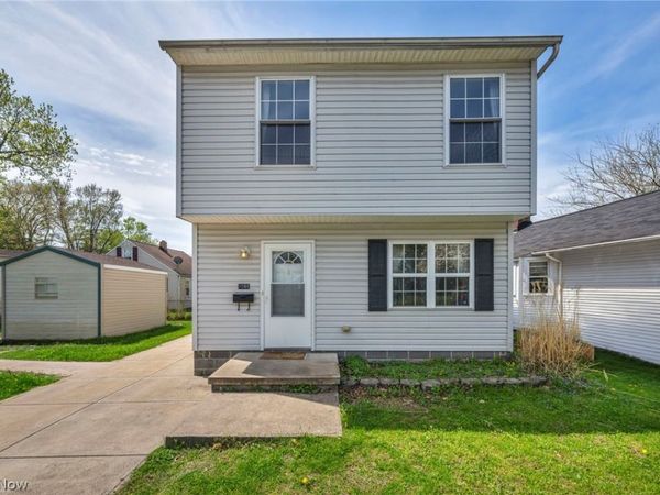 1086 Peach Boulevard , Willoughby, OH 44094