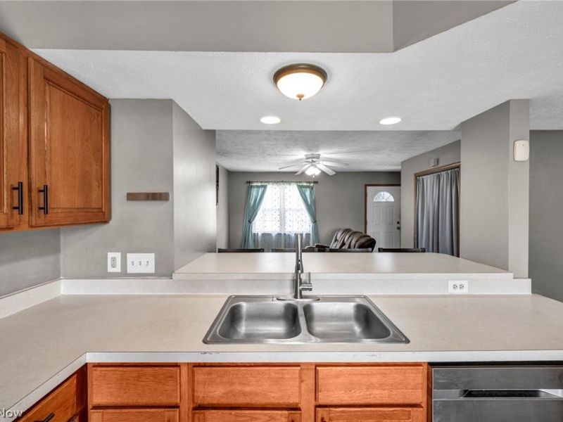 1086 Peach Boulevard, Willoughby, OH 44094 Photo 11