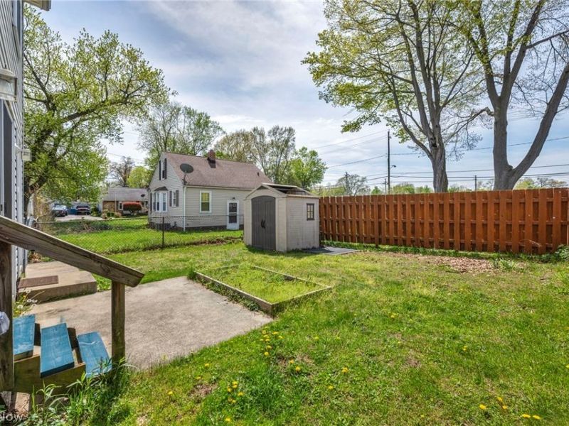 1086 Peach Boulevard, Willoughby, OH 44094 Photo 29