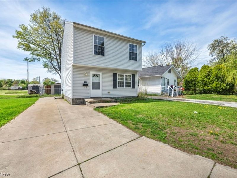 1086 Peach Boulevard, Willoughby, OH 44094 Photo 3