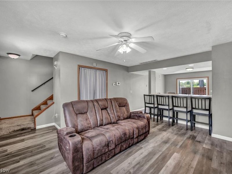 1086 Peach Boulevard, Willoughby, OH 44094 Photo 4