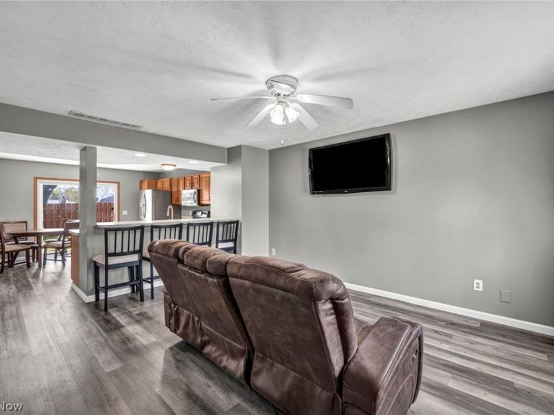 1086 Peach Boulevard, Willoughby, OH 44094 Photo 5