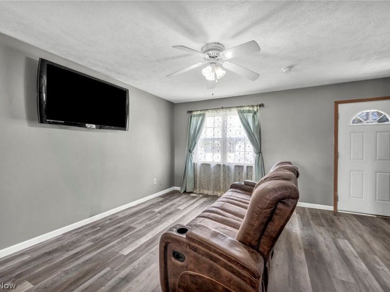 1086 Peach Boulevard, Willoughby, OH 44094 Photo 6