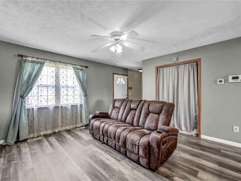 1086 Peach Boulevard, Willoughby, OH 44094 Photo 7