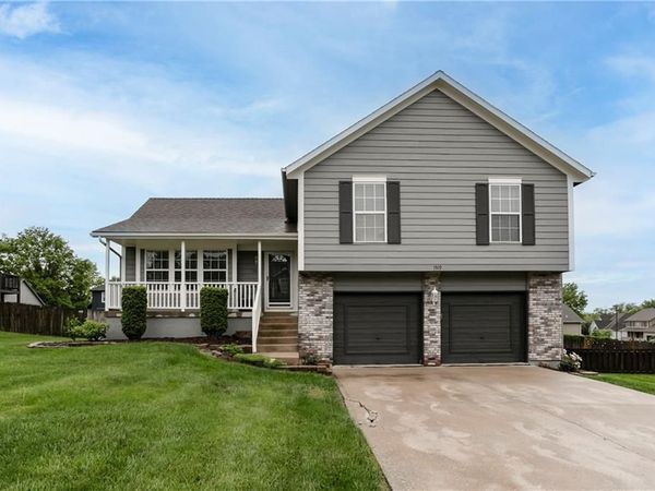 1519 Bridlewood Lane, Raymore, MO 64083