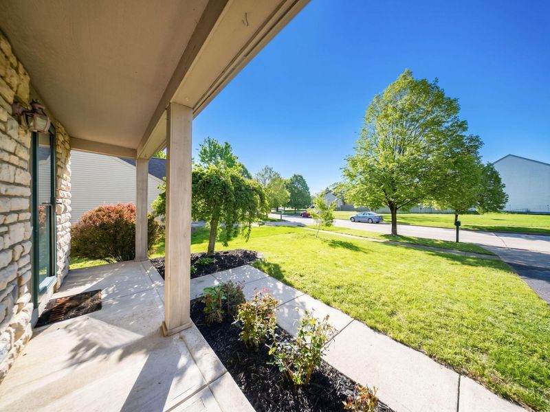 6381 Ewen Circle, Grove City, OH 43123 Photo 2