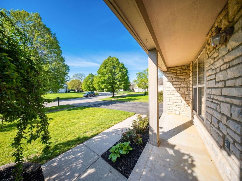 6381 Ewen Circle, Grove City, OH 43123 Photo 4