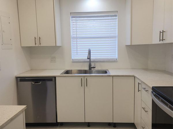 700 SE 6th Avenue, Unit 111, Deerfield Beach, FL 33441
