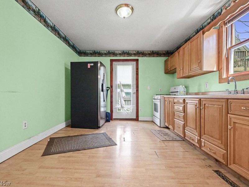 421 S Park Avenue, Alliance, OH 44601 Photo 3