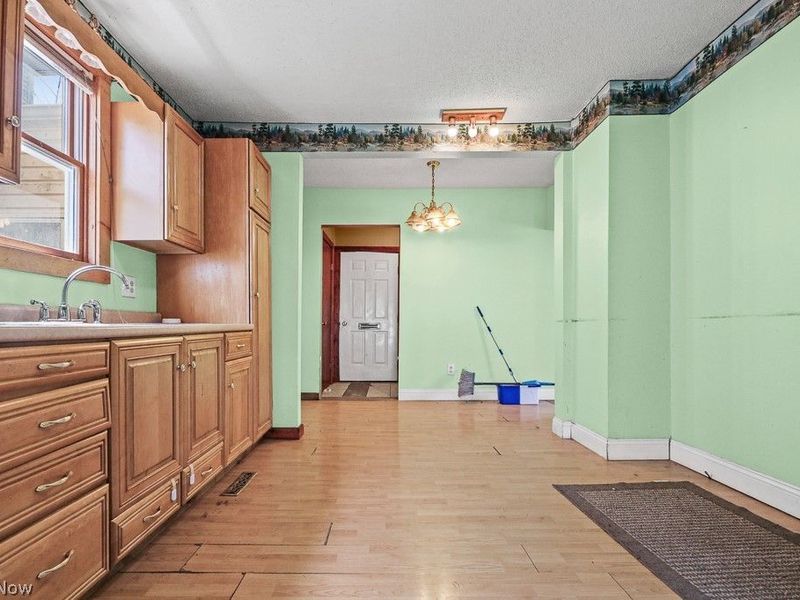 421 S Park Avenue, Alliance, OH 44601 Photo 6