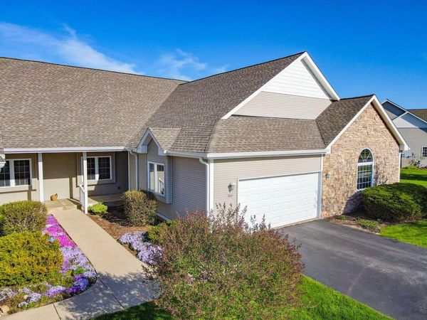 660 Waters Edge DRIVE, Unit 6, Whitewater, WI 53190