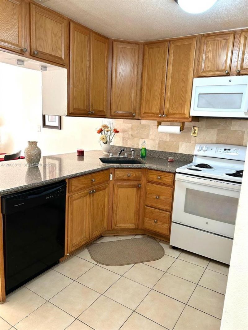 15385 S Dixie Hwy , Unit 22, Palmetto Bay, FL 33157 Photo