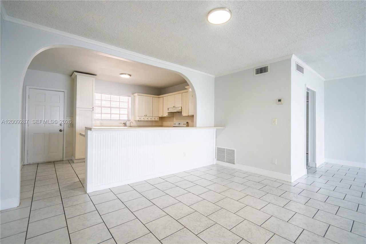 1940 Bay Dr , Unit 11, Miami Beach, FL 33141 Photo
