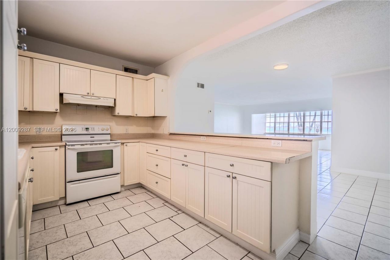 1940 Bay Dr , Unit 11, Miami Beach, FL 33141 Photo