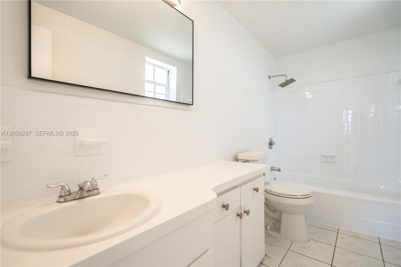 1940 Bay Dr , Unit 11, Miami Beach, FL 33141 Photo