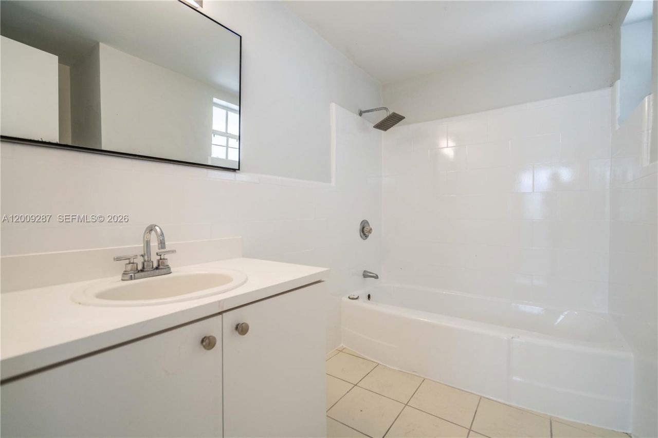 1940 Bay Dr , Unit 11, Miami Beach, FL 33141 Photo