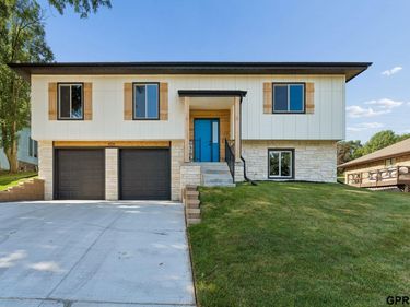 5129 Raven Oaks Drive, Omaha, NE 68152
