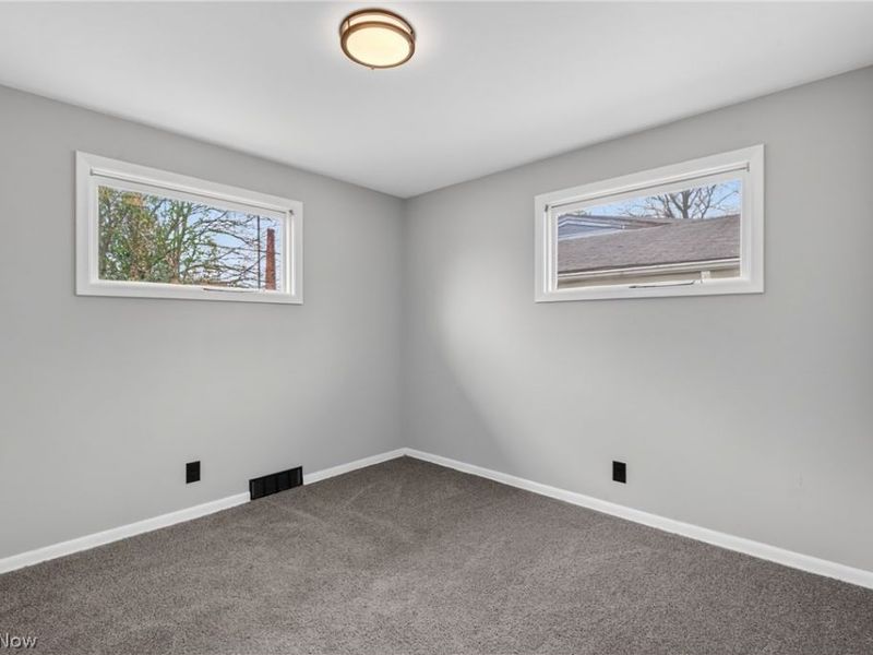 568 Heather Lane, Bedford, OH 44146 Photo 11