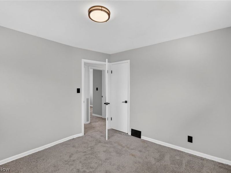 568 Heather Lane, Bedford, OH 44146 Photo 12