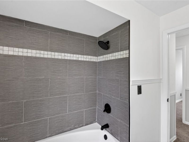 568 Heather Lane, Bedford, OH 44146 Photo 14